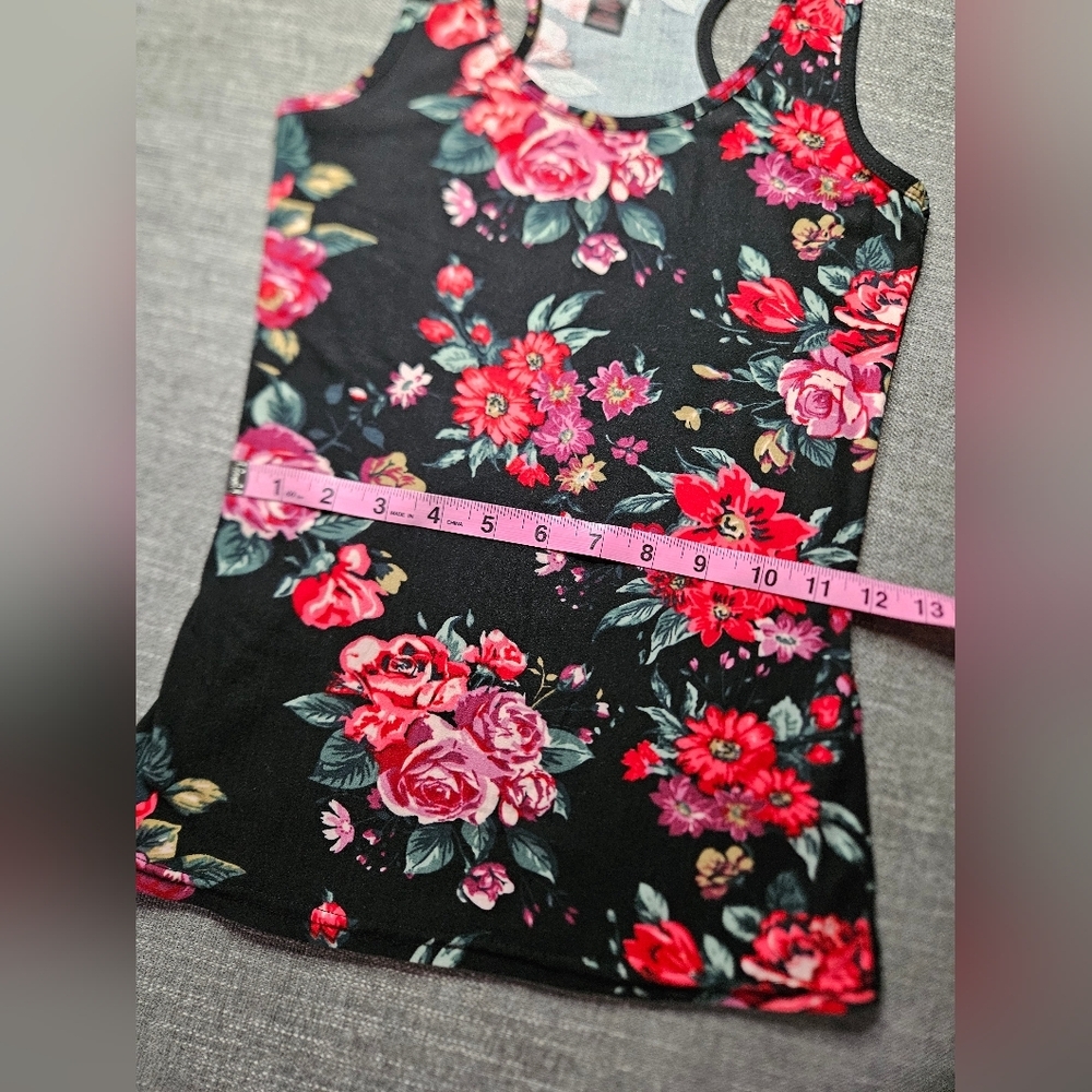 HOT KISS 💋 Black & Red Floral Sleeveless Racer Back Tank Top - Picture 4 of 6